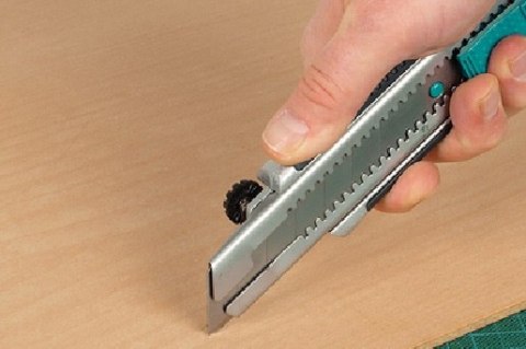 NÓŻ PROFESJONALNY Z ODŁAMYWANYM OSTRZEM 25MM