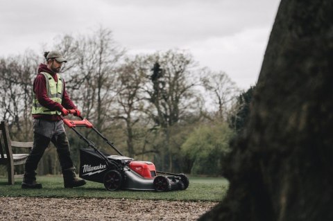 KOSIARKA Z NAPĘDEM AKUMULATOROWA 53CM M18F2LM53-122 2*12.0AH